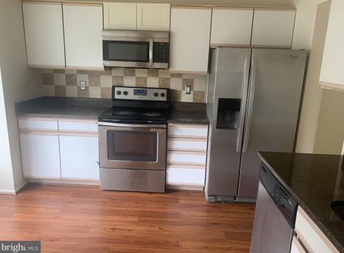 2826 Cambridge Dr, Woodbridge VA  22192-3123 exterior