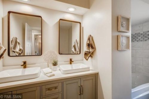 2382 Hillside Rd, Saint Paul MN  55110-5534 exterior