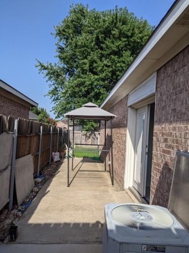 7108 Park Creek Cir, Fort Worth TX  76137-4508 exterior