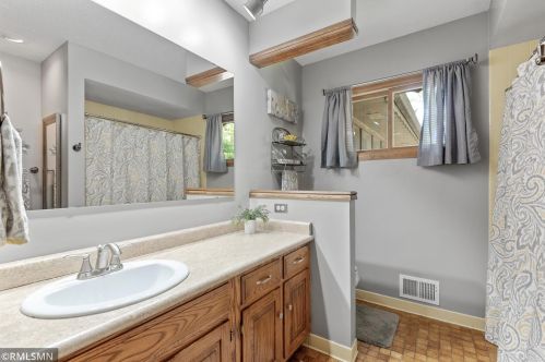 789 Heather Dr, Saint Paul MN  55126-3117 exterior