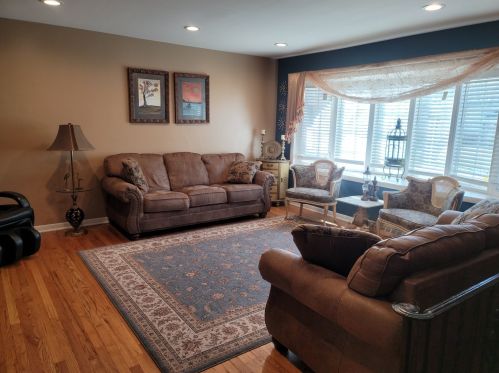 845 Wisconsin Ave, Addison, IL 60101-4841
