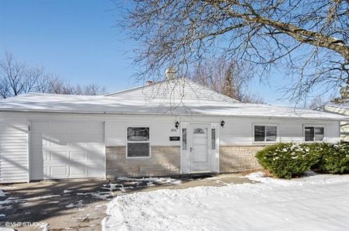 206 Bartlett Rd, Streamwood, IL 60107-1305