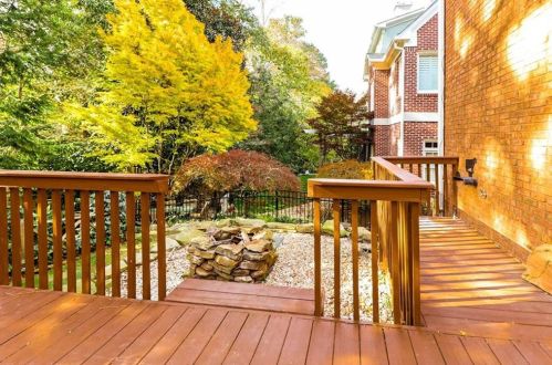 1057 Fielding Park Ct, Atlanta GA  30319-1989 exterior