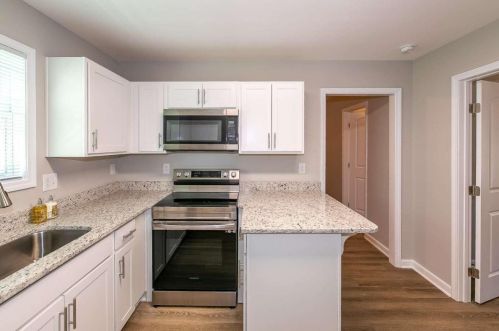 1864 Center Ave, Atlanta GA  30344-4656 exterior