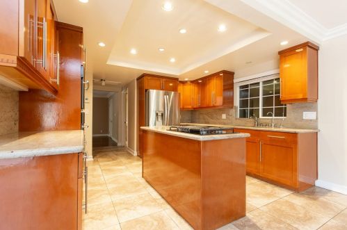 2411 Chevy Chase Dr, Glendale CA  91206-4525 exterior