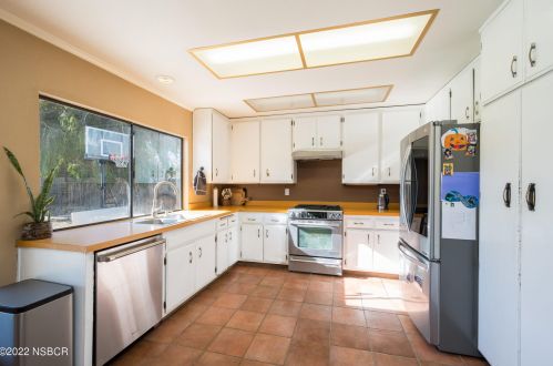 242 Crescent Ave, Santa Maria CA  93455-5421 exterior