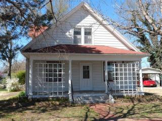 114 Lincoln St, Marquette, KS 67464-4000