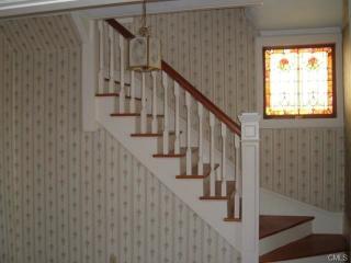40 Union St, Huntington CT  06484-3042 exterior