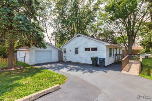 2935 Apple Ave, Waukegan, IL 60085-4847