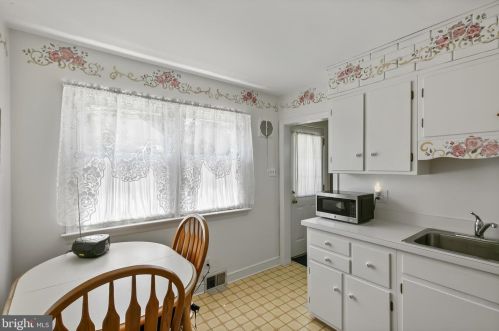 1004 Oakwood Rd, Haddonfield NJ 08033-3632 exterior