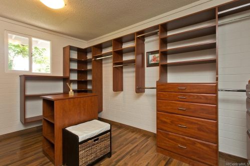 39 Makaweli St, Honolulu HI  96825-2148 exterior