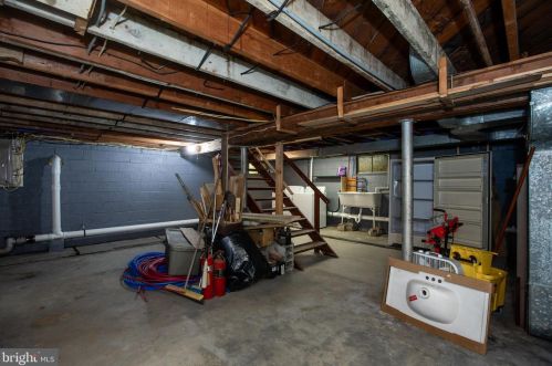 15 Holt Cir, Trenton NJ  08619-1654 exterior