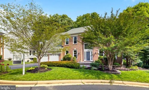 8006 Middlewood Pl, Springfield VA  22153-1928 exterior
