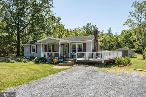 976 Summit Point Rd, Summit Point, WV 25446-3527