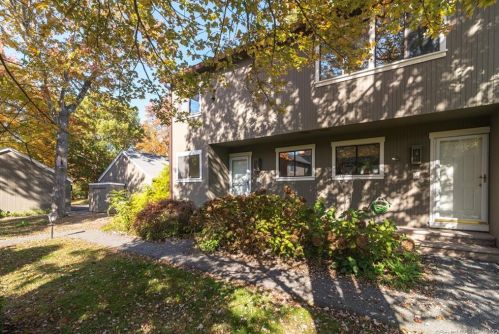 1 Juniper Ct, Woodbury, CT 06798-3215