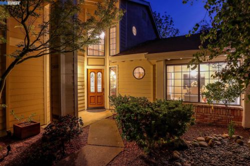 5900 Charter Oaks Dr, Hayward CA  94552-1678 exterior