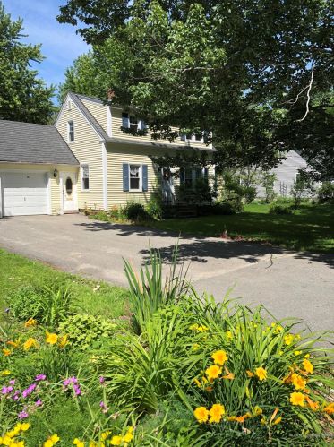25 Grove St, Orono, ME 04473-4402