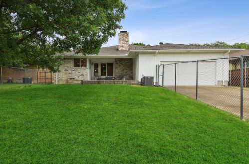8541 Bacardi Dr, Dallas, TX 75238-4923