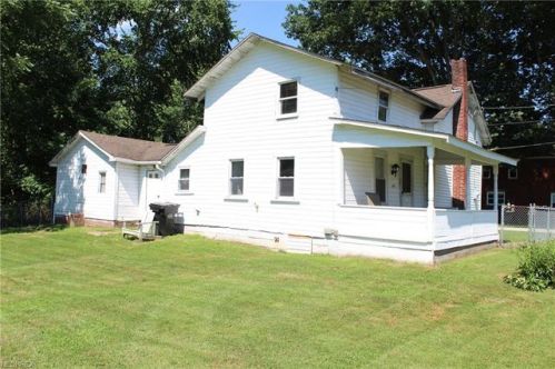 2655 Parks Ave, Paris, OH 44669-9744