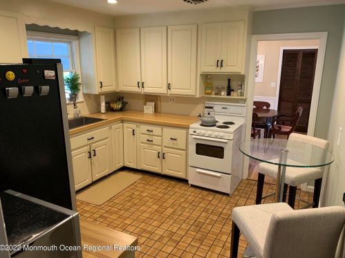 109 Hamiltonian Dr, Tinton Falls NJ  07701-5069 exterior