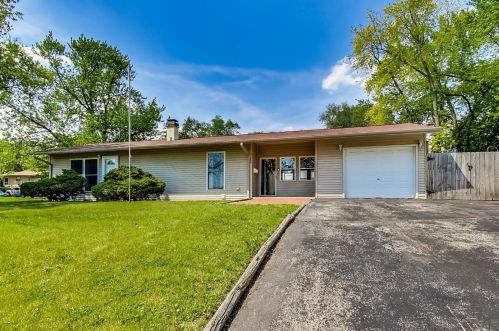 304 Tulsa Ave, Carpentersville, IL 60110-1555