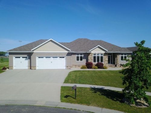 560 Martins Ave, Casselton, ND 58012-3915