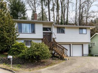 6692 Oakridge Dr, Gladstone, OR