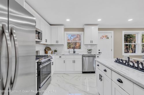 737 Lakehurst Ave, Jackson Twp, NJ 08527-5245