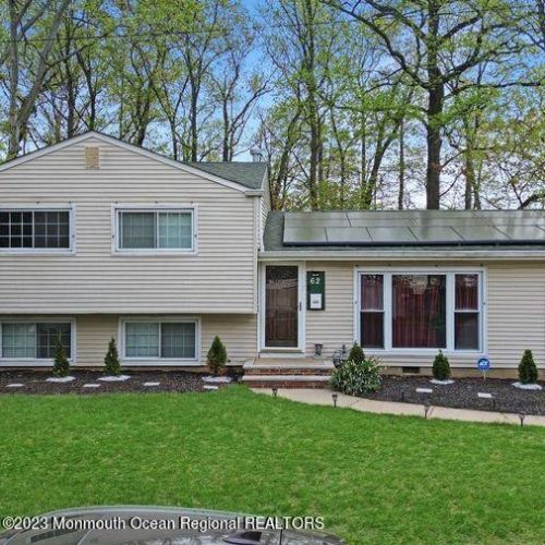 62 Annapolis Dr, Hazlet NJ  07730-2354 exterior