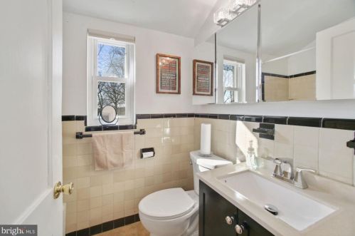 7500 16 Ave, Silver Spring MD 20912-7040 exterior