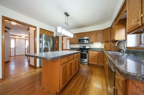 2772 Freeland Cir, Naperville IL  60564-5827 exterior