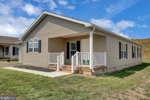 105 Glenridge Dr, Carlisle, PA 17015-8149