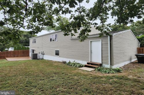 8406 Great Lake Ln, Springfield VA  22153-4004 exterior