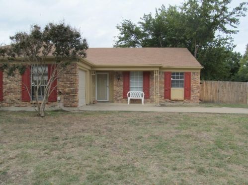 3917 Springside Dr, Fort Worth TX  76137-1315 exterior