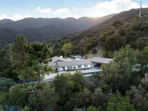 3835 Hillway Dr, Glendale, CA 91208-1018