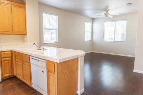 8859 Wheelton Rd, Elk Grove, CA 95624-5218