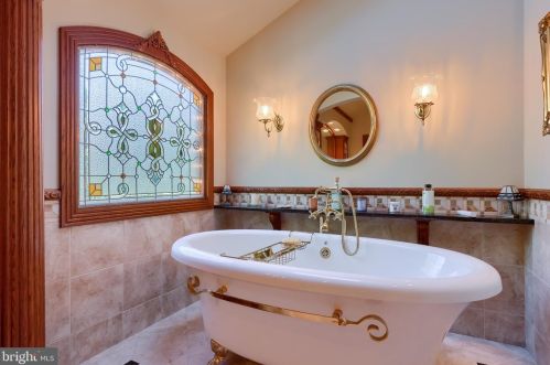 1991 Pickering Trl, Lancaster PA 17601-4972 exterior