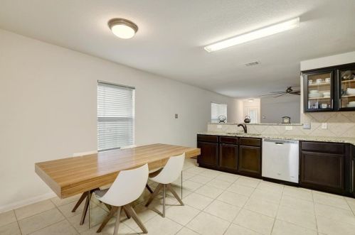 1437 Treeta Trl, Uhland TX 78640 exterior