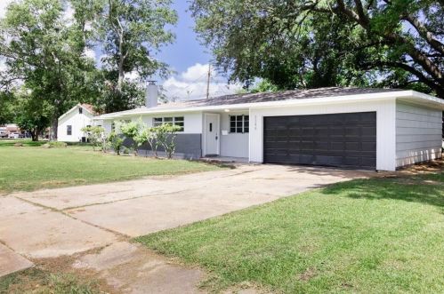 3348 Woodrow Dr, Port Arthur, TX 77642-2023