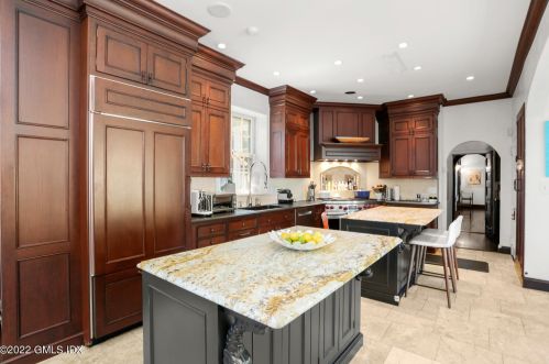 253 Shore Rd, Greenwich CT  06830-6329 exterior
