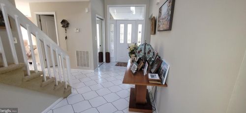 2 Bellflower Ct, Princeton, NJ 08540-9411