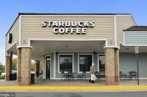 2212 Springwood Dr, Herndon VA  20191-2351 exterior