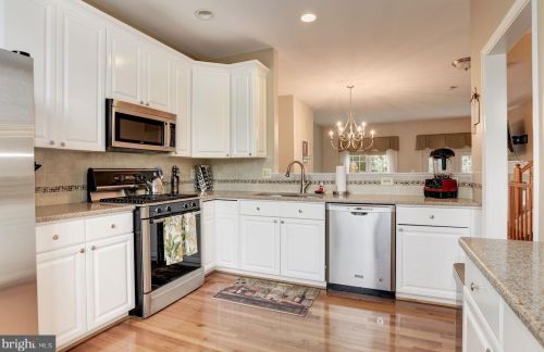 12005 Edgemere Cir, Herndon VA  20190-3256 exterior