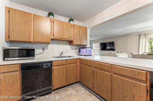 13 Lincoln Ct, Tinton Falls NJ  07712-3178 exterior