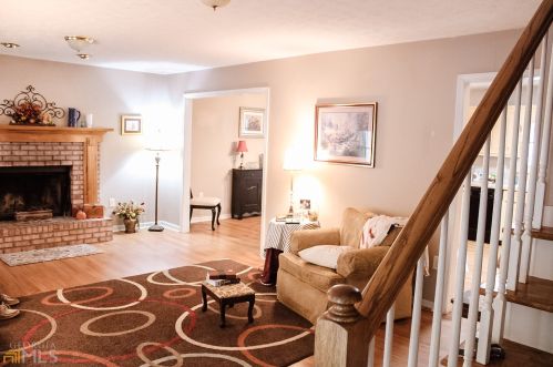 6124 Pinecrest Dr, Porterdale, GA 30014-3555