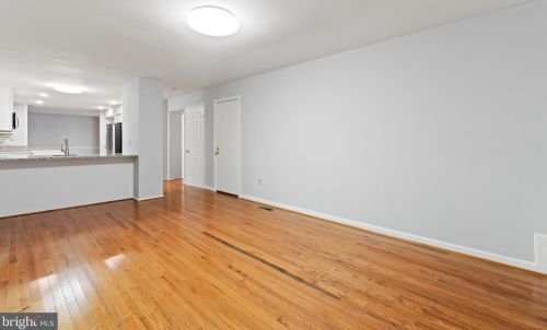 5835 Oakland Park Dr, Springfield VA  22015-2438 exterior