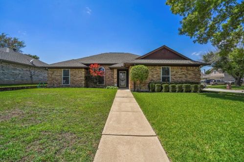 1515 Lincoln Dr, Midlothian, TX 76063-3349