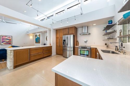 7100 Dunkirk Dr, Austin TX  78736-1805 exterior