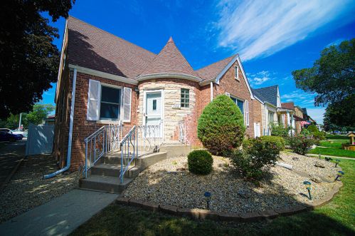 5158 Monitor Ave, Chicago, IL 60638-1518