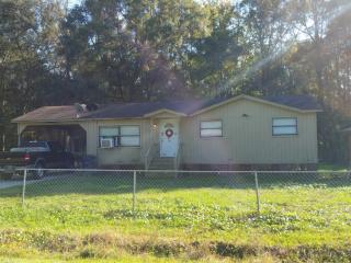 90 Daisy Ave, Woodbine, GA 31569-2753